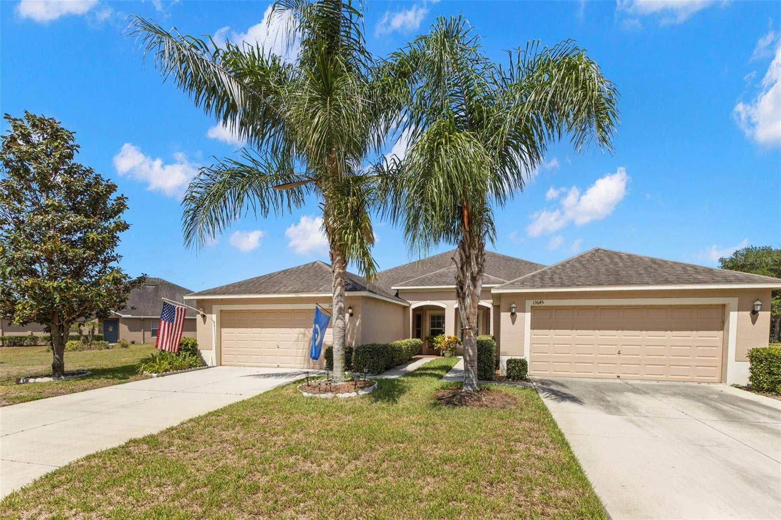 13627 CREST LAKE DRIVE, Hudson, FL 34669 13627 CREST LAKE DRIVE, Hudson, FL 34669