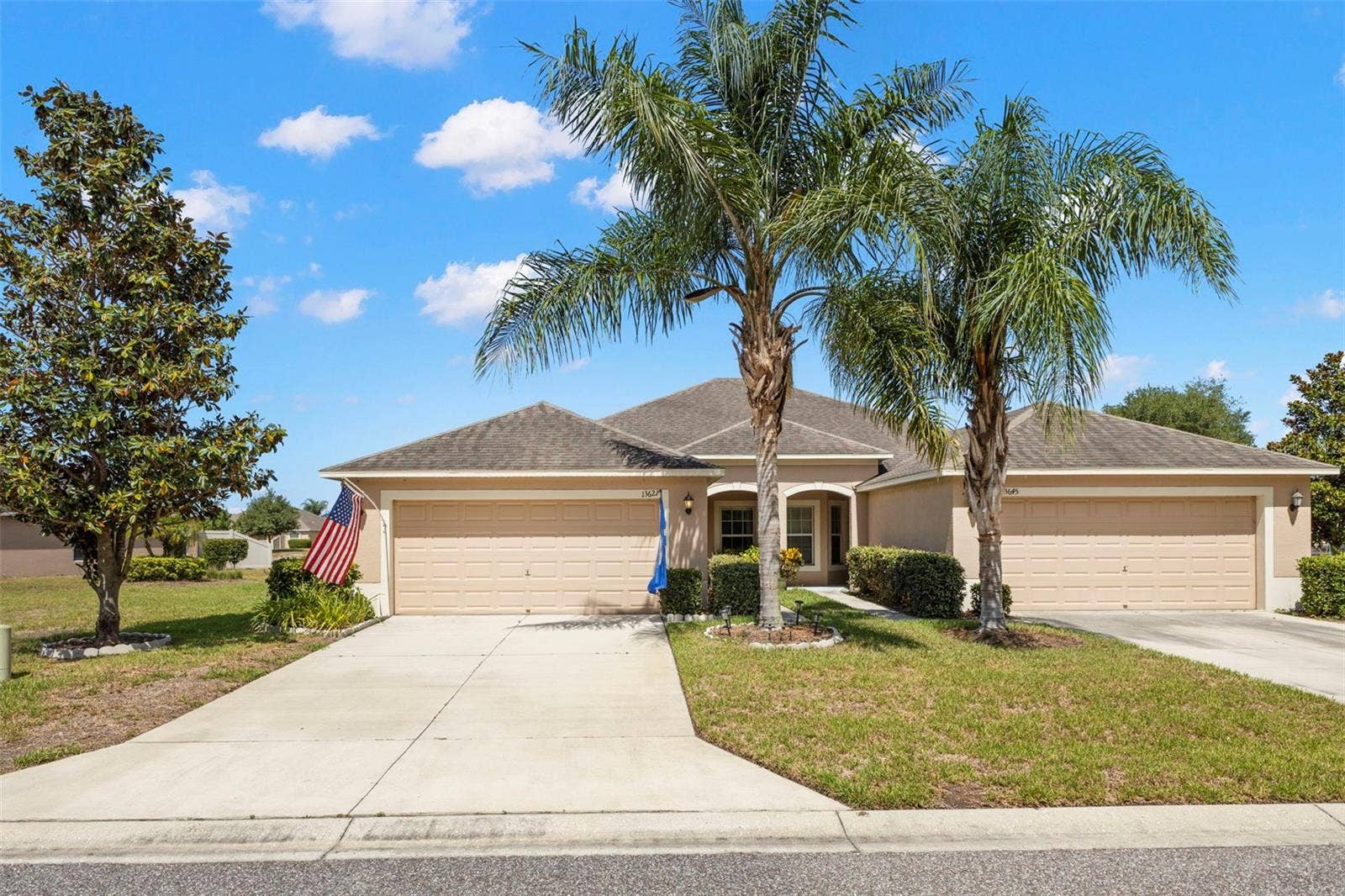 13627 CREST LAKE DRIVE, Hudson, FL 34669 Two-car garage