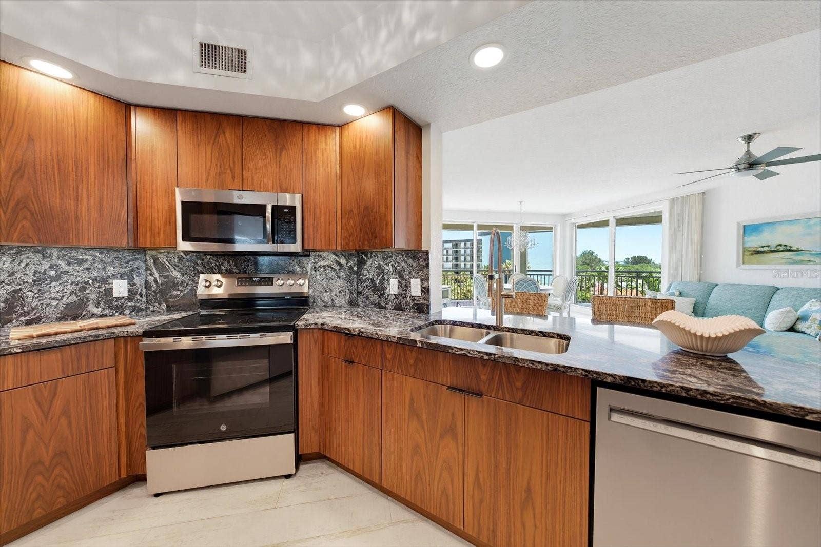 1170 GULF BOULEVARD, #404, Clearwater Beach, FL 33767 Newer appliances including a brand new stove & oven in roomy galley kitchen with breakfast bar for additional dining space.