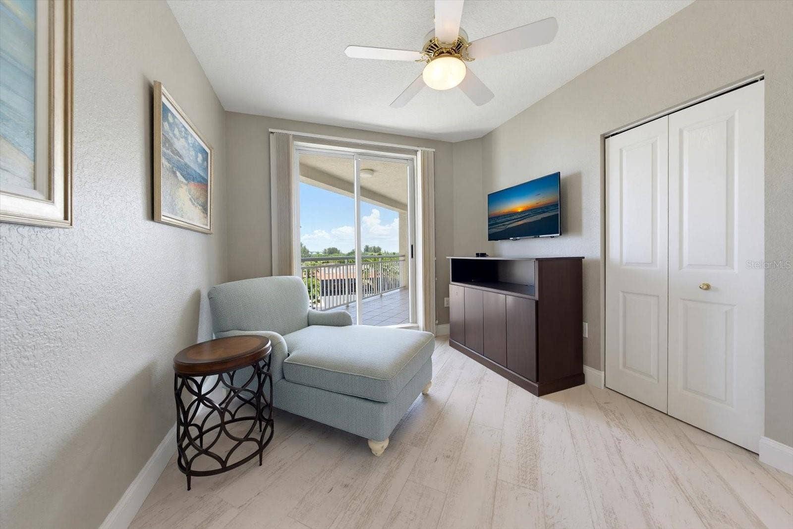 1170 GULF BOULEVARD, #404, Clearwater Beach, FL 33767 Third Bedroom or the perfect flex space for office, tv room or zen den. The options for this room are all up to you.