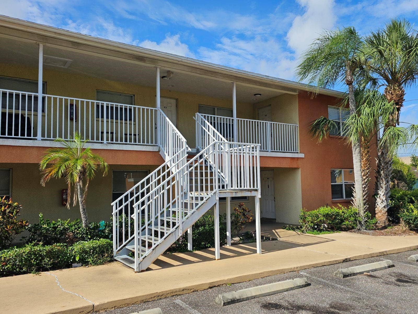 117 N EVERGREEN AVENUE, #205, Clearwater, FL 33755 117 N EVERGREEN AVENUE, #205, Clearwater, FL 33755