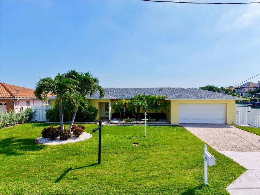Property photo for 902 OAKWOOD DRIVE, Largo, FL