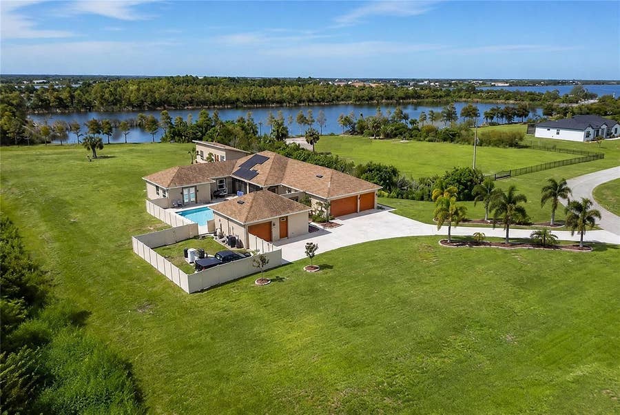 Property photo for 3016 SMILODON TRAIL, Ruskin, FL