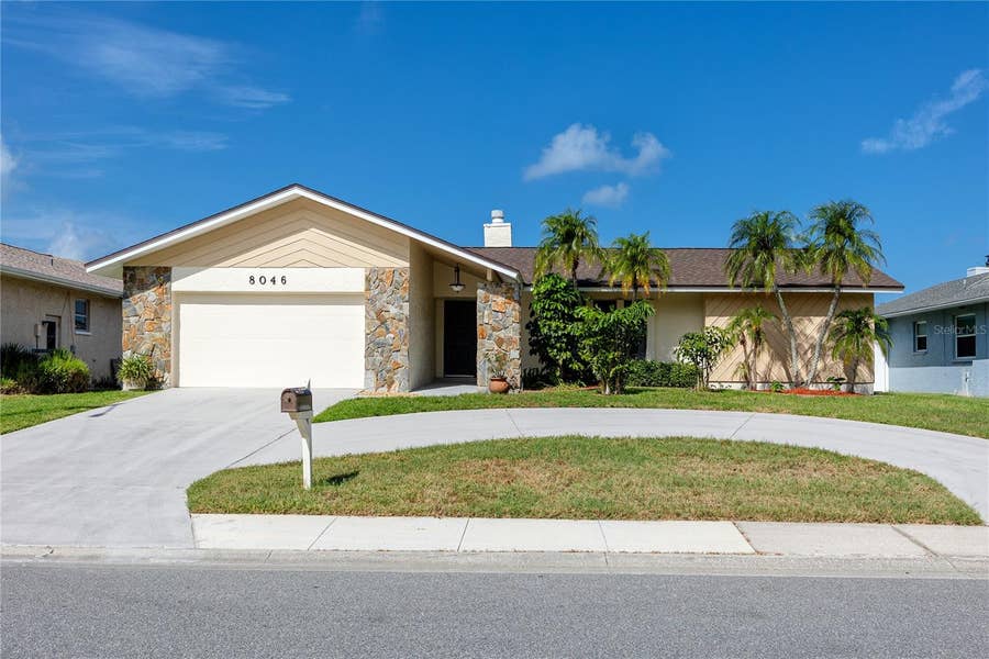 Property photo for 8046 BAYHAVEN DRIVE, Seminole, FL