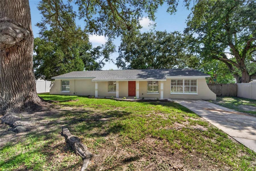 Property photo for 522 HIGHVIEW CIRCLE N, Brandon, FL