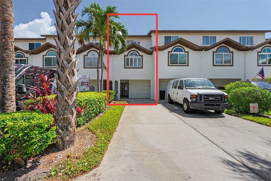 Property photo for 269 MADEIRA CIRCLE, St Petersburg, FL
