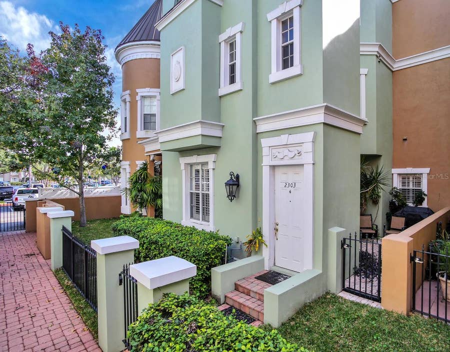 Property photo for 2303 KENSINGTON GARDEN LANE, Tampa, FL