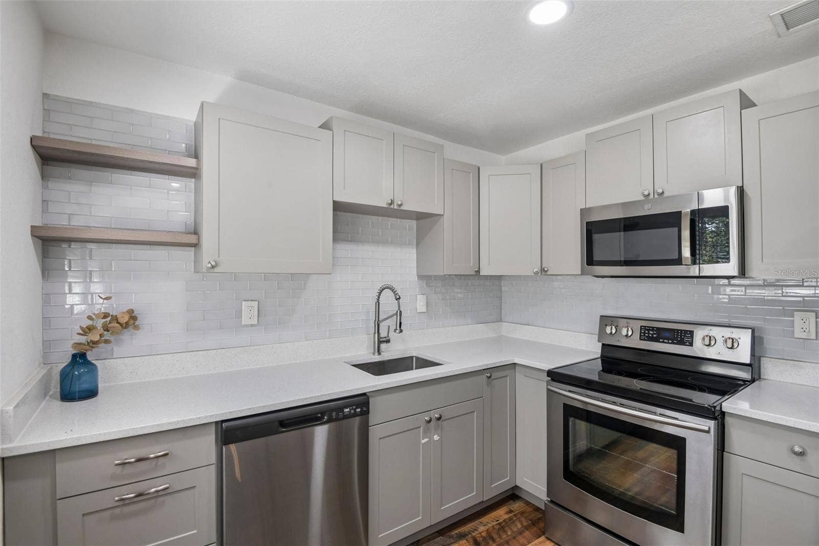 201 REDWOOD AVENUE, Tampa, FL 33617