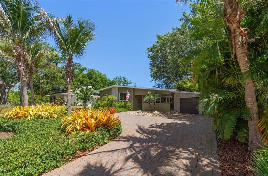 Property photo for 308 BARBARA CIRCLE, Belleair, FL