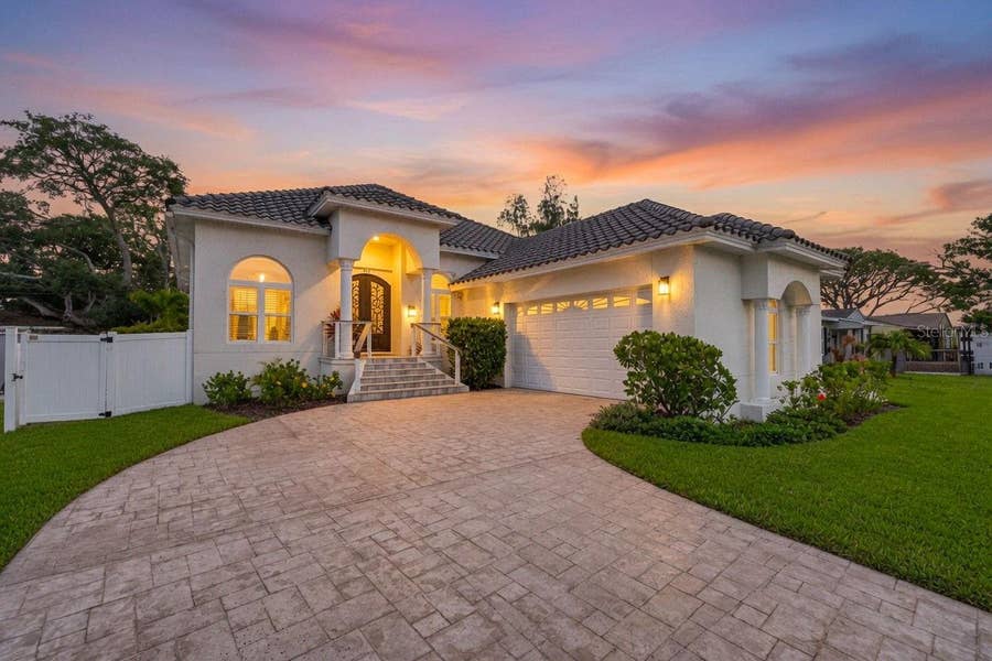 Property photo for 815 59TH AVENUE NE, St Petersburg, FL