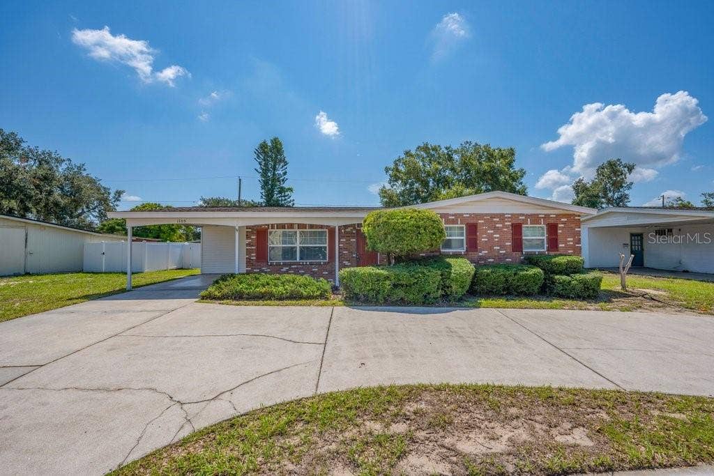 1105 N PARSONS AVENUE, Brandon, FL 33510 LOCATION, LOCATION, LOCATION!