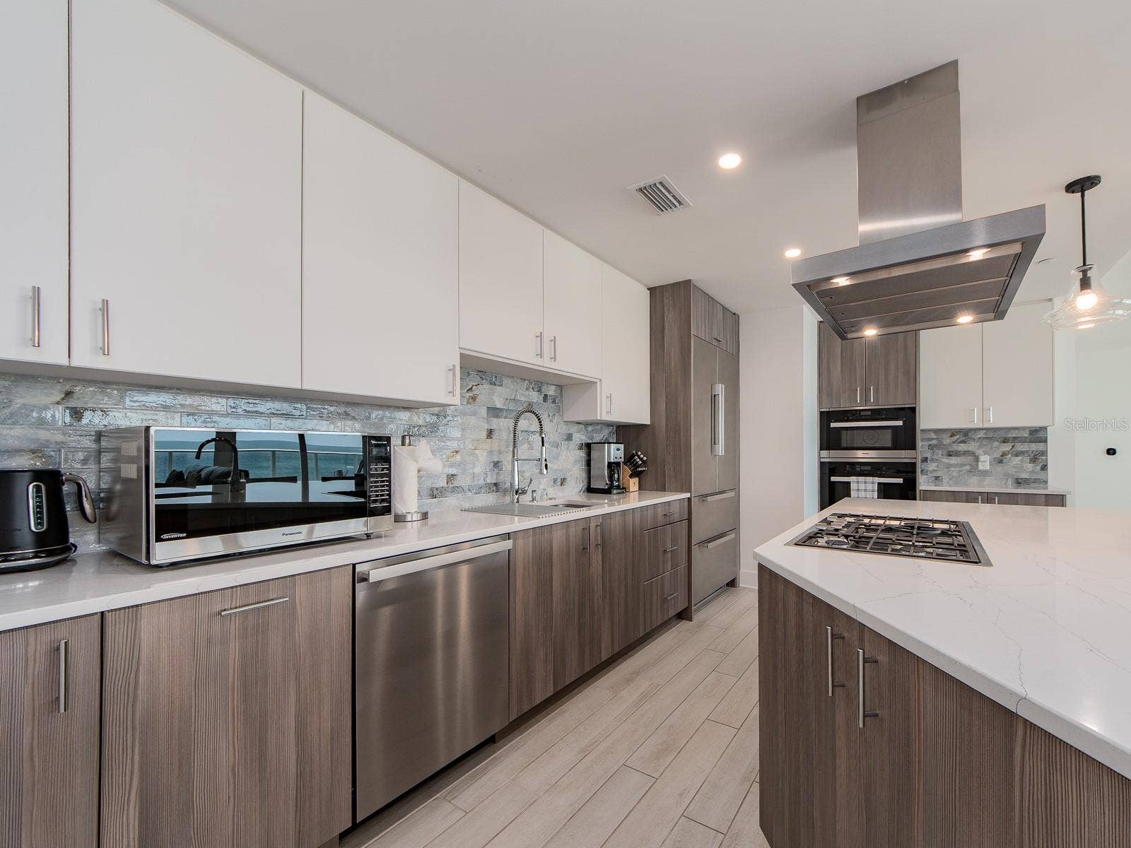 15 AVALON STREET, #701, Clearwater Beach, FL 33767 15 AVALON STREET, #701, Clearwater Beach, FL 33767