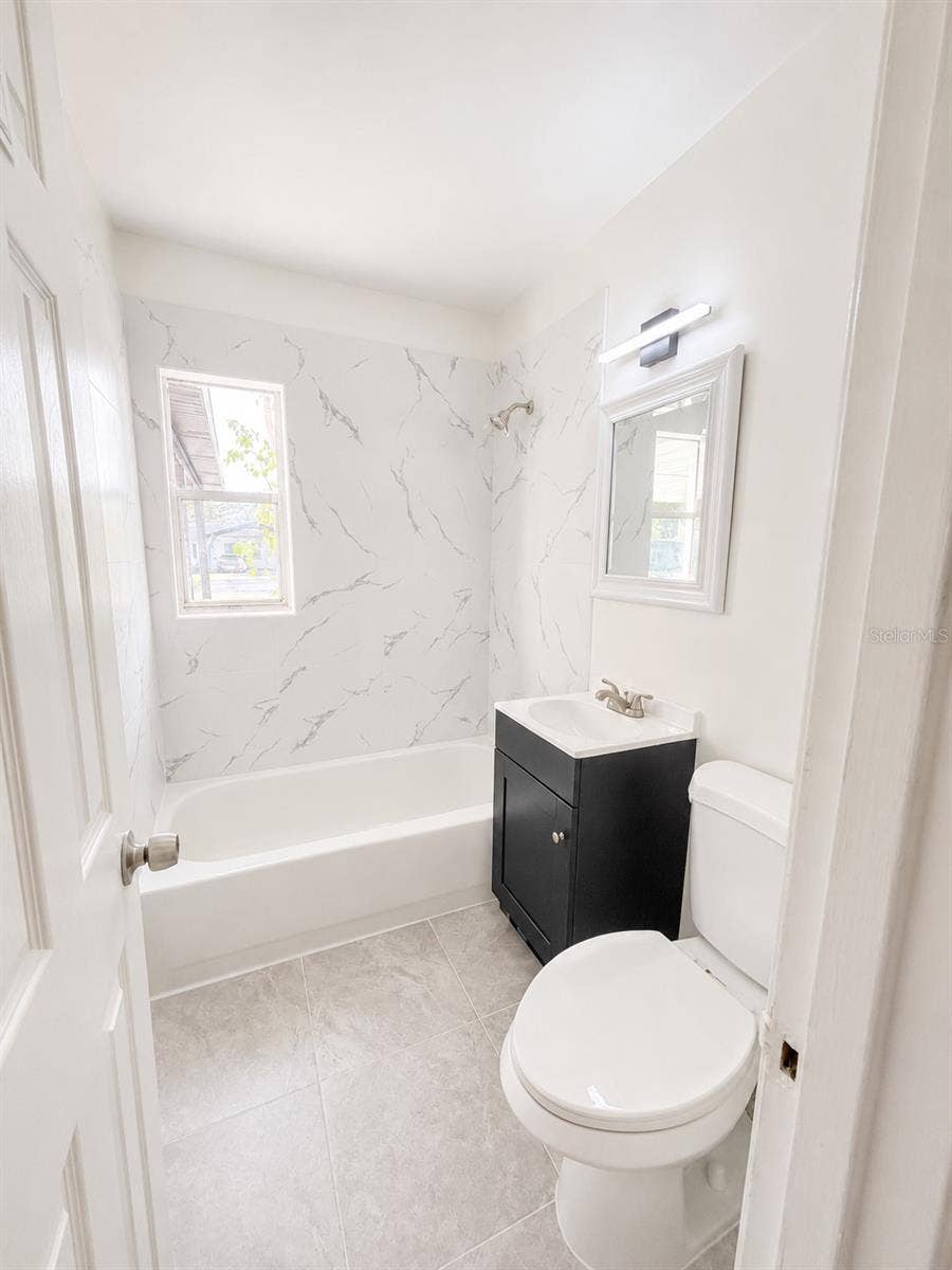 3816 W PAXTON AVENUE, Tampa, FL 33611 Bathroom 2