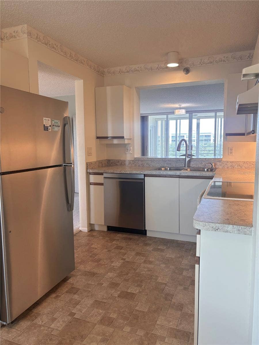 4460 FAIRWAYS BOULEVARD, #407, Bradenton, FL 34209 Kitchen