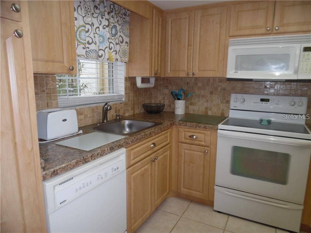 1656 S LAKE AVENUE, #3, Clearwater, FL 33756 1656 S LAKE AVENUE, #3, Clearwater, FL 33756
