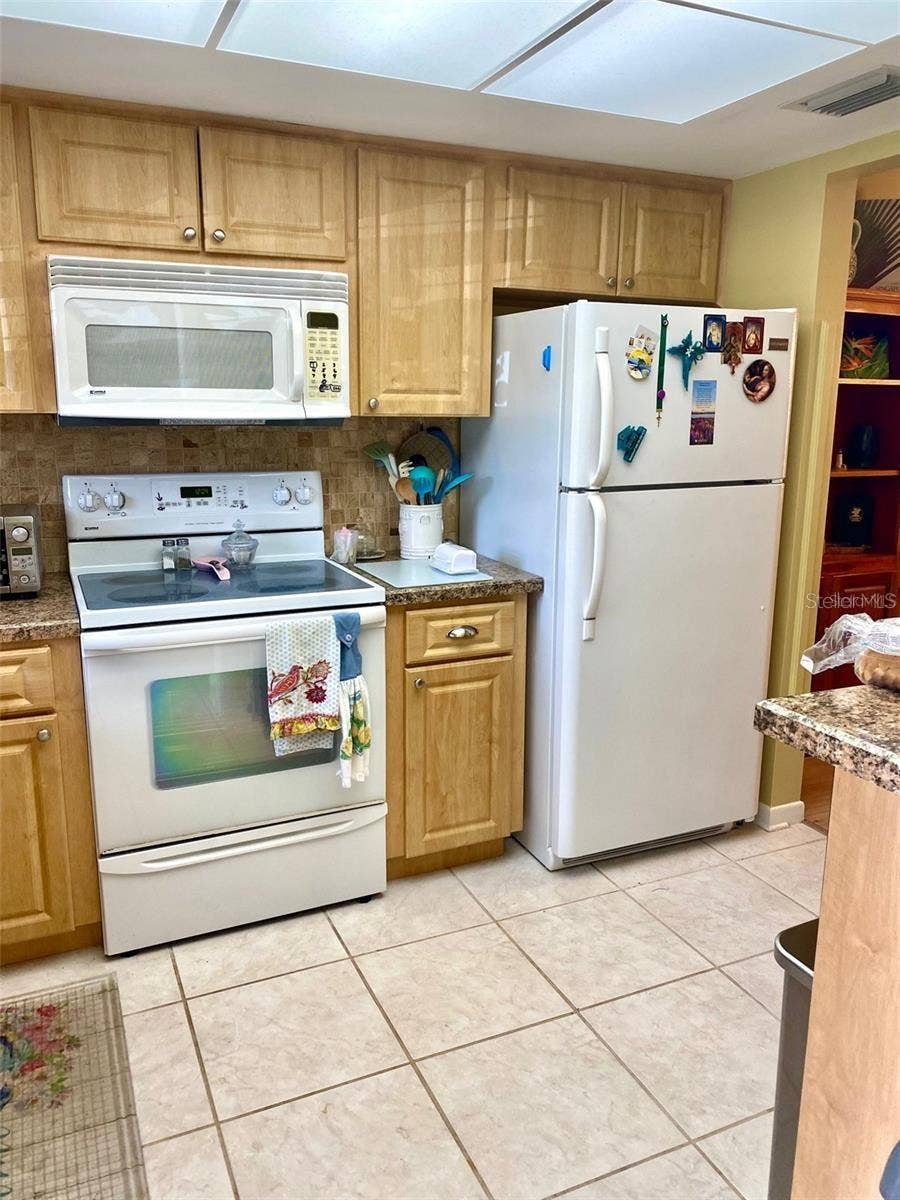1656 S LAKE AVENUE, #3, Clearwater, FL 33756 1656 S LAKE AVENUE, #3, Clearwater, FL 33756
