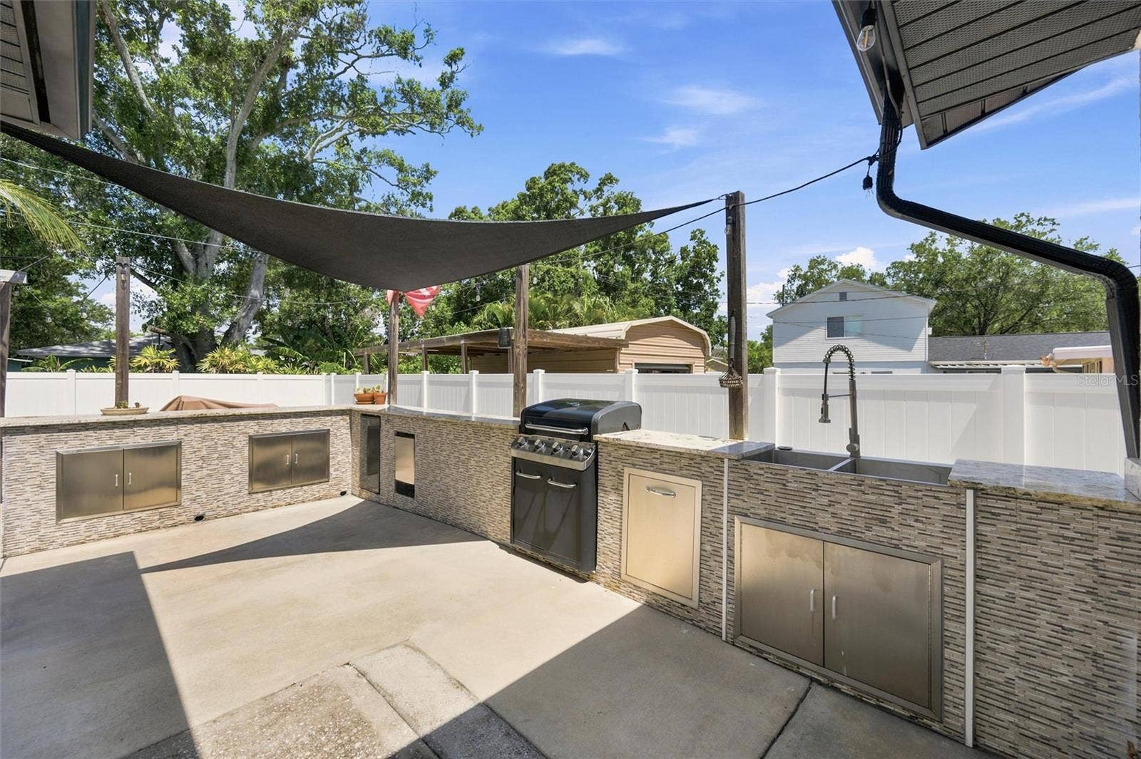 6230 CEDAR STREET NE, St Petersburg, FL 33702 Outdoor kitchen