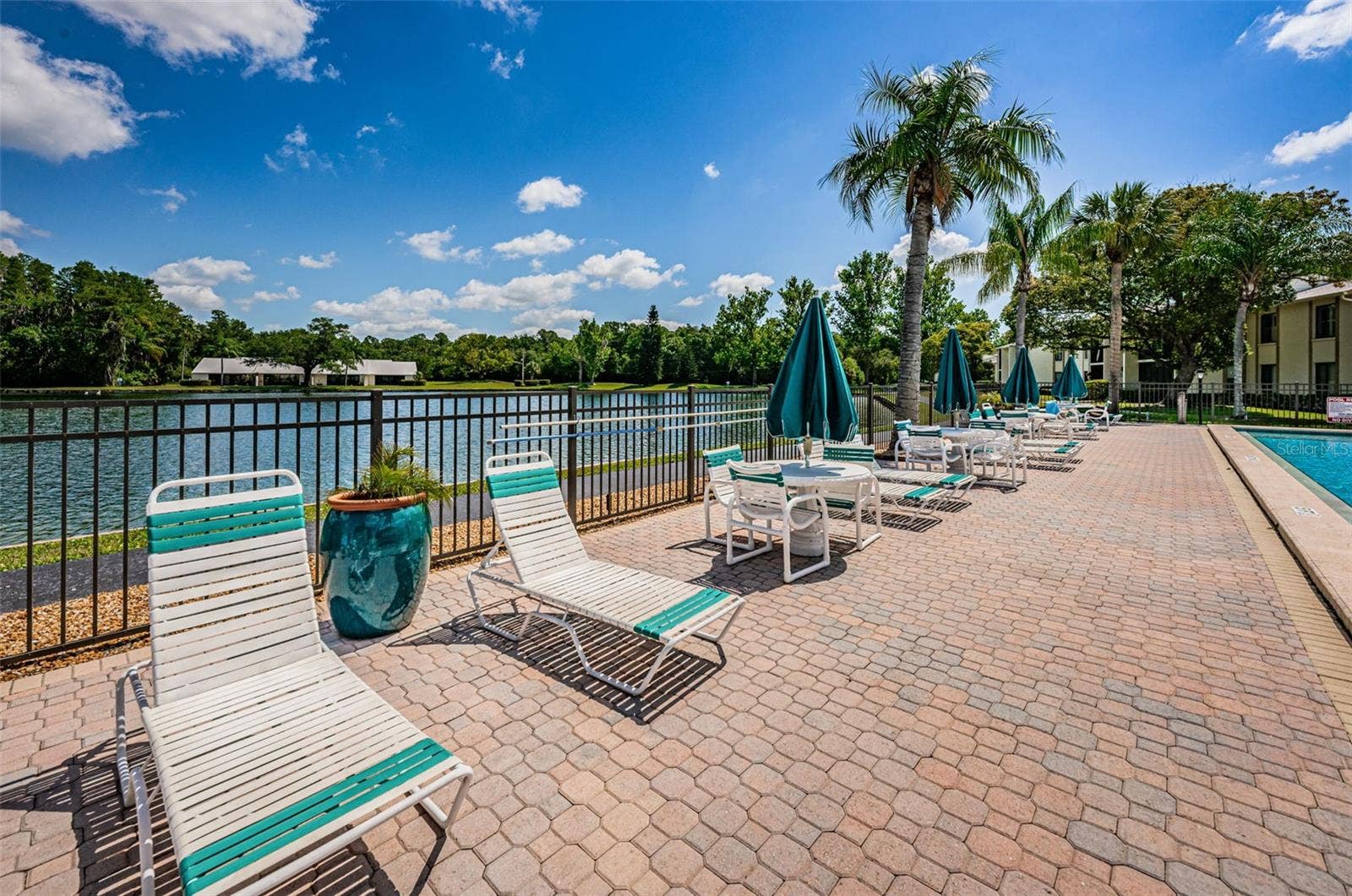 1333 SHADY PINE WAY, #F, Tarpon Springs, FL 34688 Plenty of Seating