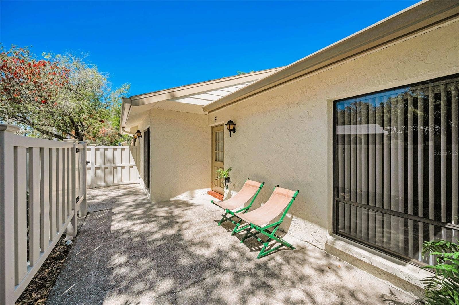 1333 SHADY PINE WAY, #F, Tarpon Springs, FL 34688 Front Patio