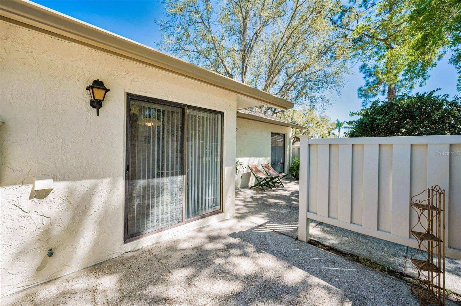 1333 SHADY PINE WAY, #F, Tarpon Springs, FL 34688 Front Patio