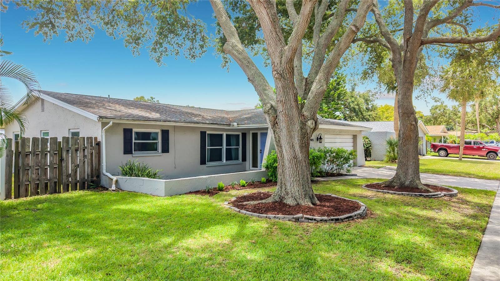 1405 OVERCASH DRIVE, Dunedin, FL 34698 Live the Florida Lifestyle.