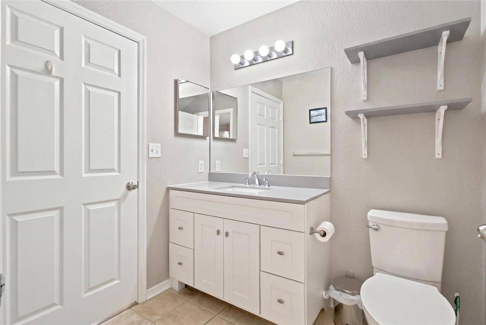 700 S HARBOUR ISLAND BOULEVARD, #137, Tampa, FL 33602 Full Bathroom. Quartz Countertop vanity and tub/shower combo