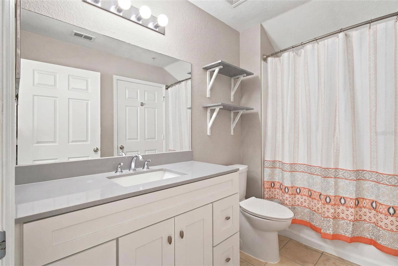 700 S HARBOUR ISLAND BOULEVARD, #137, Tampa, FL 33602 Full Bathroom. Quartz Countertop vanity and tub/shower combo