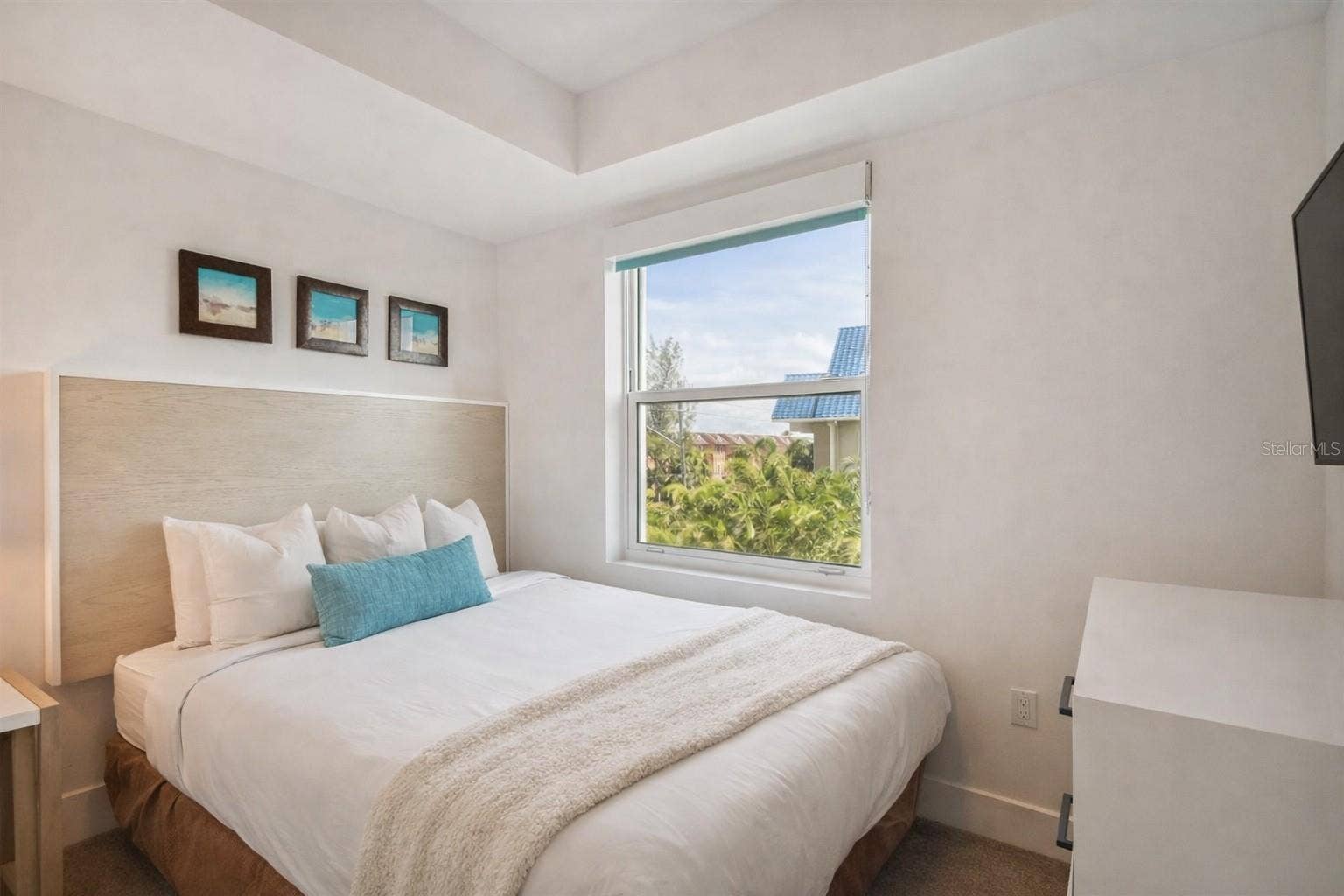 10091 GULF BOULEVARD, #203E, Treasure Island, FL 33706 Guest Bedroom with Queen bed
