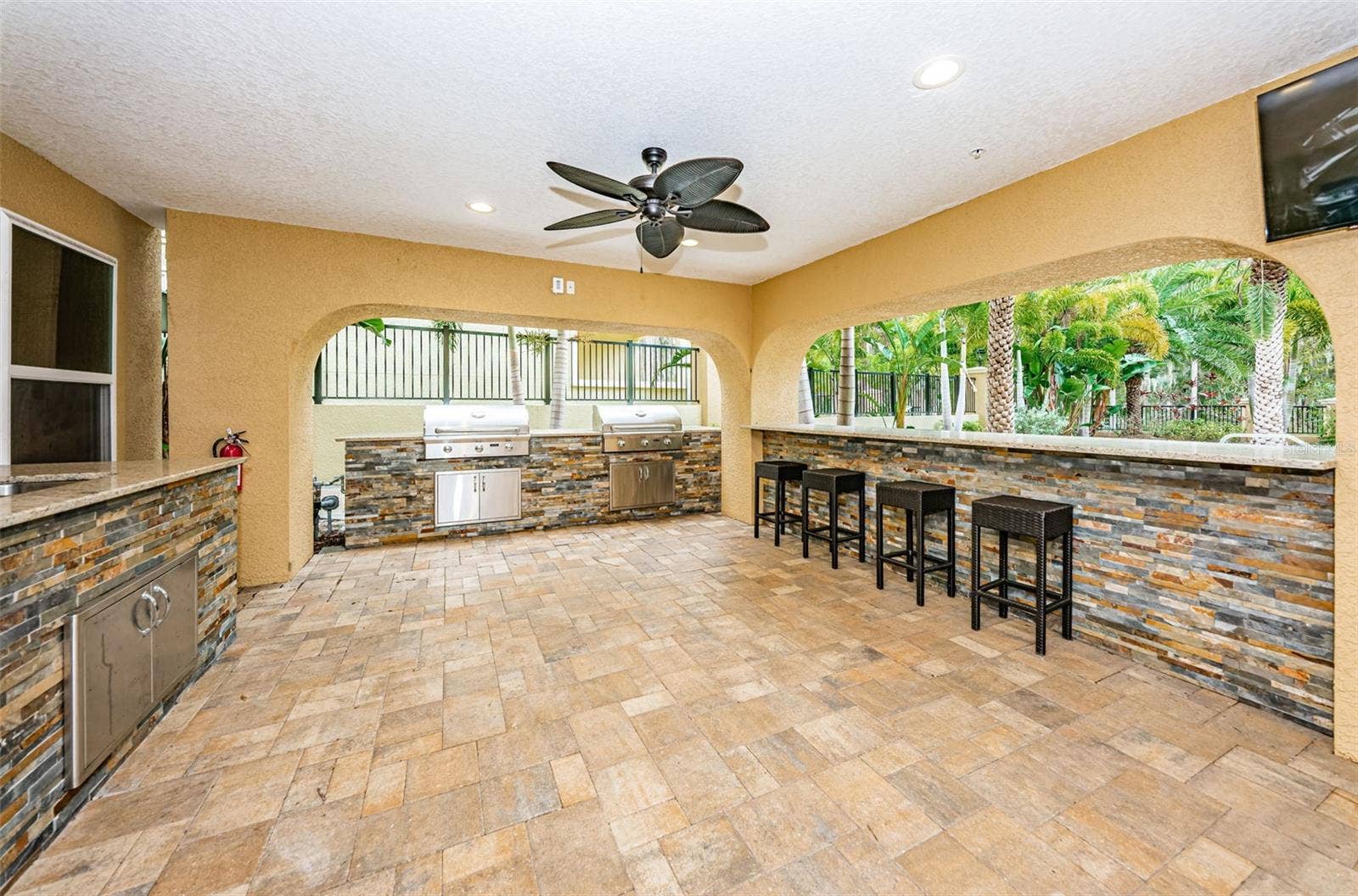 726 GRAND CYPRESS LANE, Tarpon Springs, FL 34689 726 GRAND CYPRESS LANE, Tarpon Springs, FL 34689