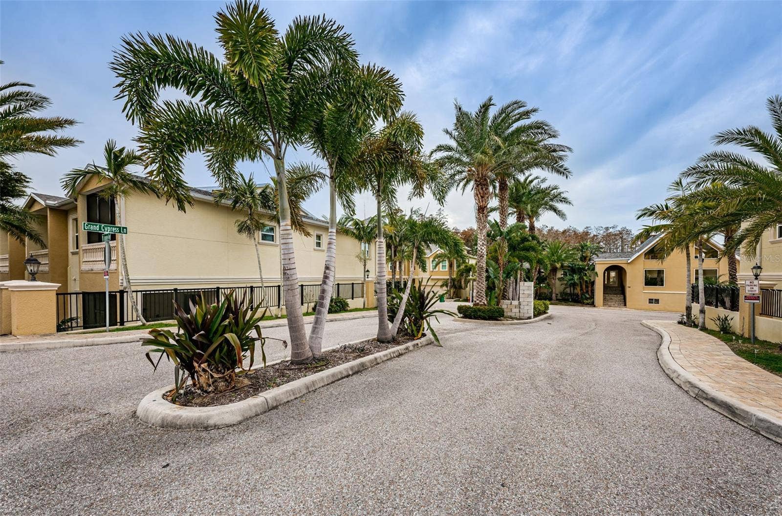 726 GRAND CYPRESS LANE, Tarpon Springs, FL 34689 Entrance