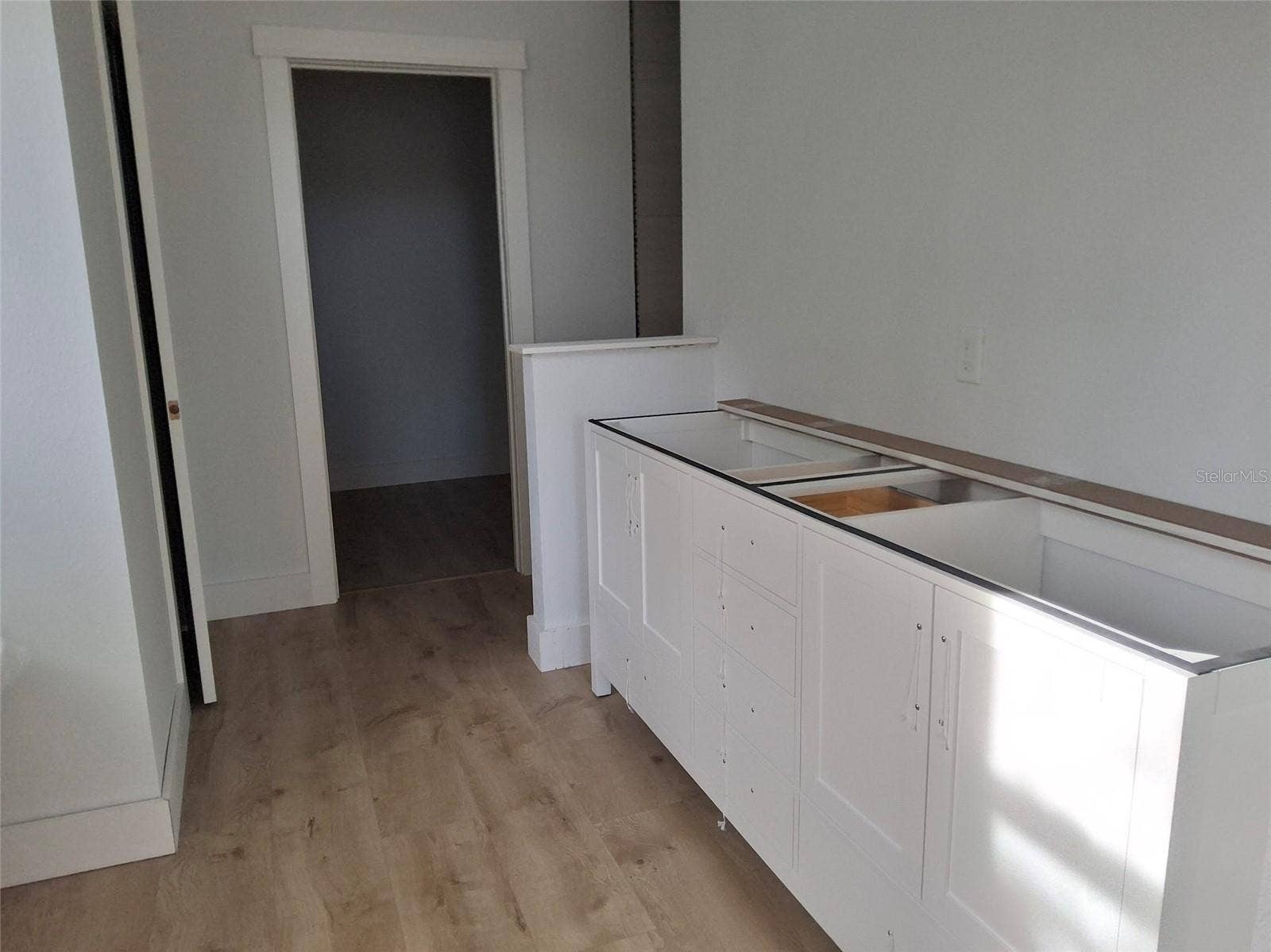 en suite primary bath / tub and shower