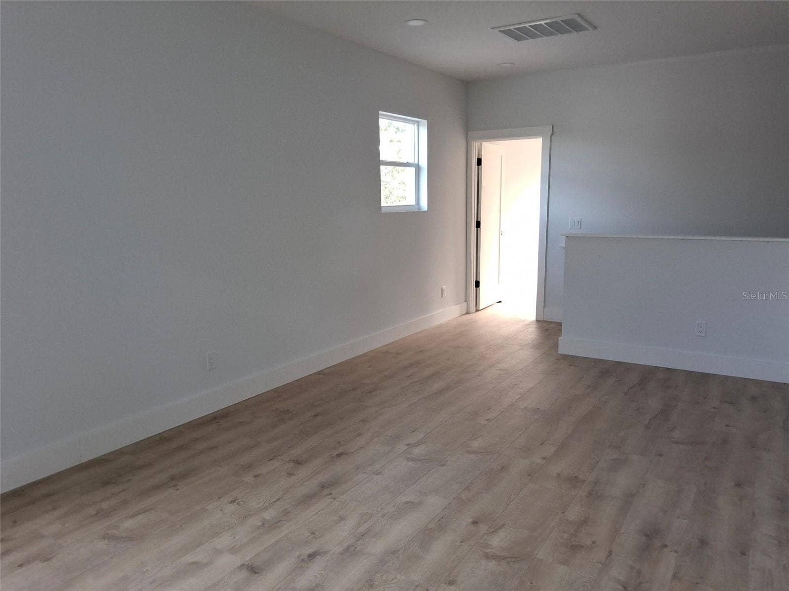 landing/bonus room/ 4th BR