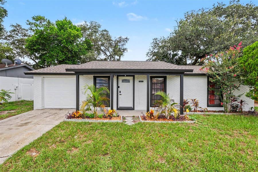 Property photo for 8253 GREENLEAF CIRCLE, Tampa, FL