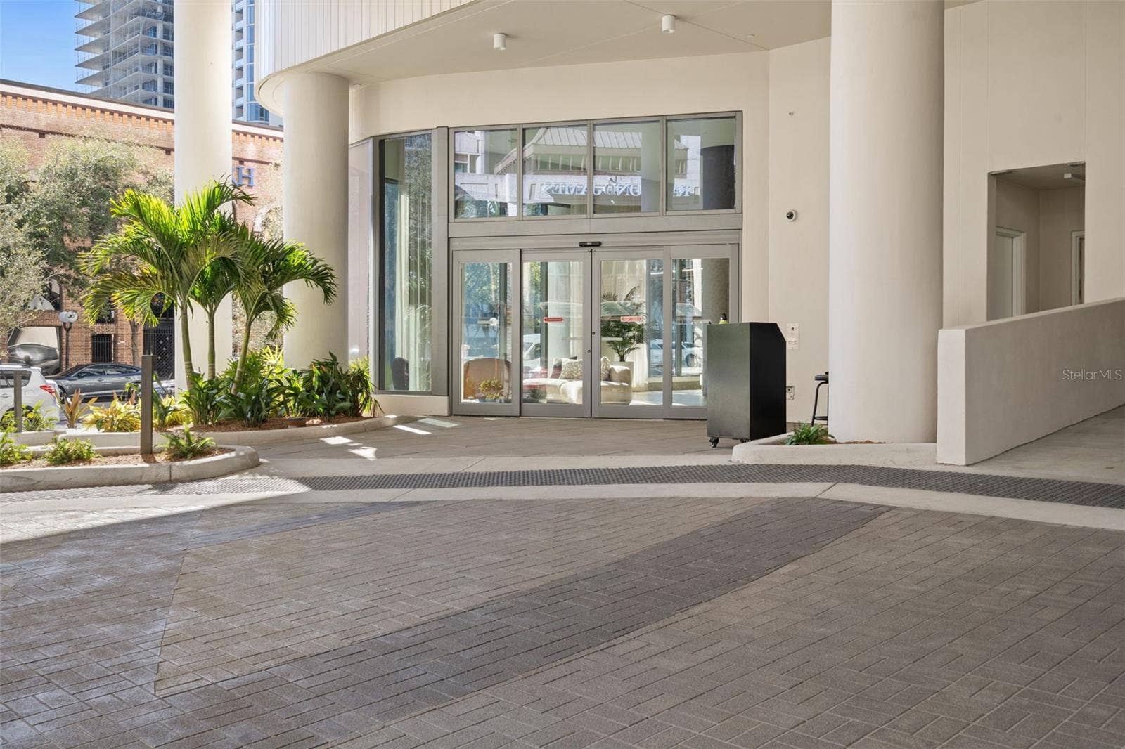 275 1ST AVENUE S, #4004, St Petersburg, FL 33701 Art House Entry with Valet Stand