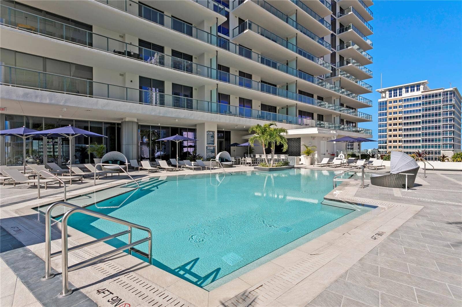 275 1ST AVENUE S, #4004, St Petersburg, FL 33701 Heated Pool and Outdoor Bar
