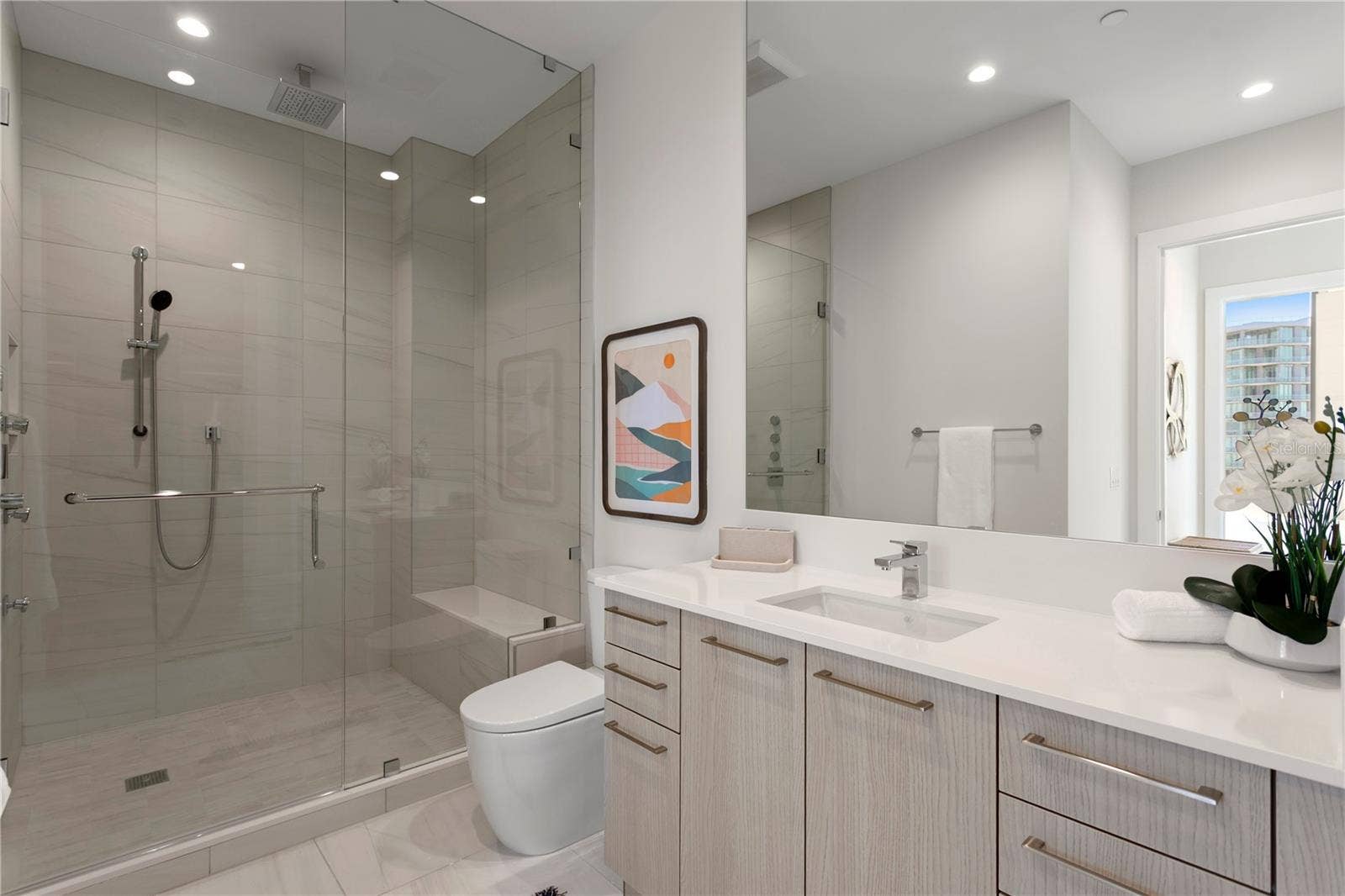 275 1ST AVENUE S, #4004, St Petersburg, FL 33701 His Primary En Suite Bath