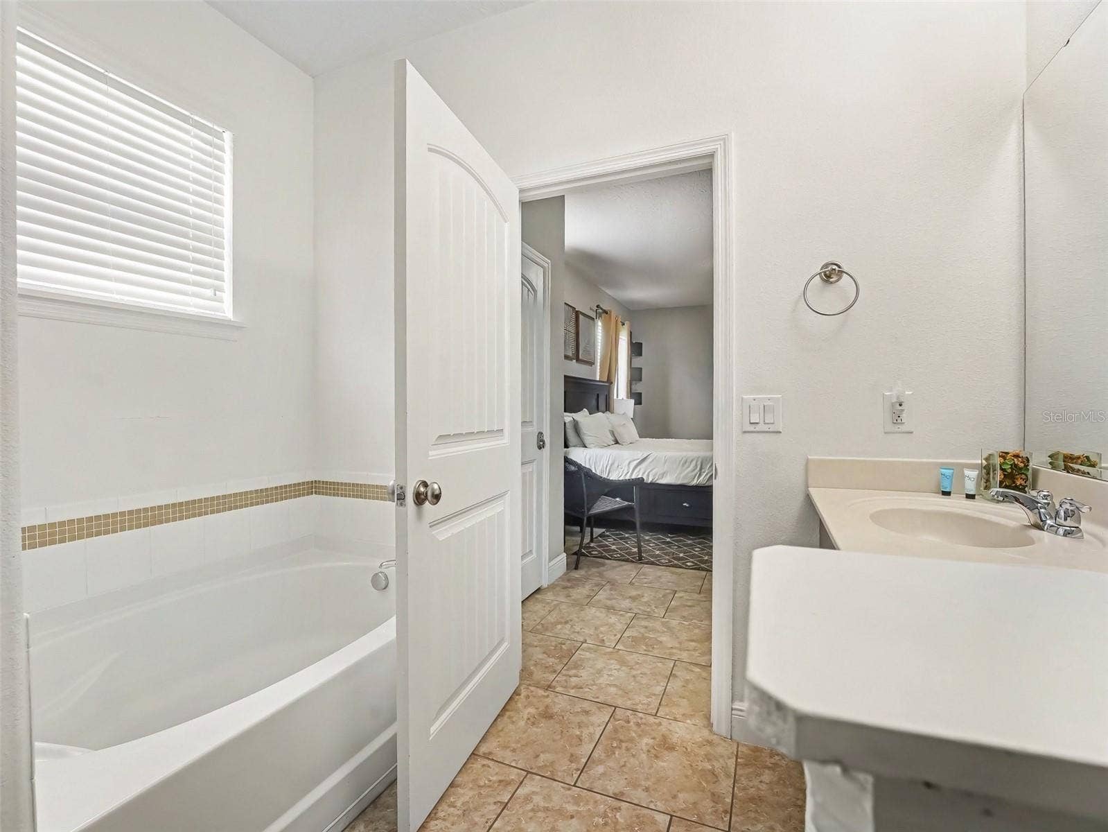 4127 OAK TREE DRIVE, Davenport, FL 33837 4127 OAK TREE DRIVE, Davenport, FL 33837