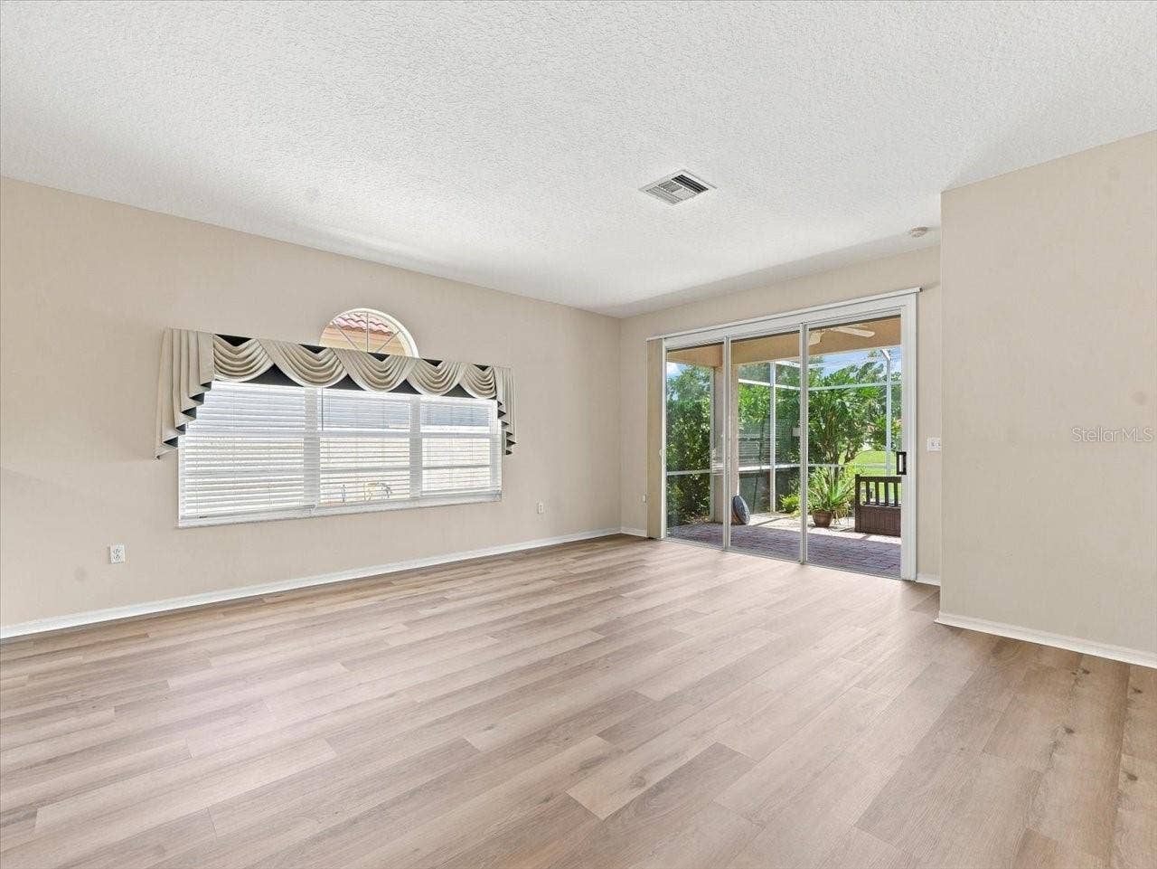 1333 LINDENWOOD DRIVE, Tarpon Springs, FL 34688 Living Room