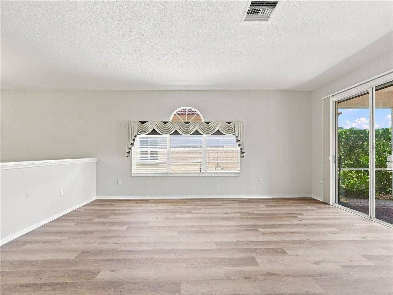 1333 LINDENWOOD DRIVE, Tarpon Springs, FL 34688 Living Room