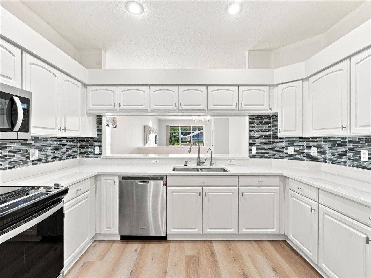 1333 LINDENWOOD DRIVE, Tarpon Springs, FL 34688 1333 LINDENWOOD DRIVE, Tarpon Springs, FL 34688