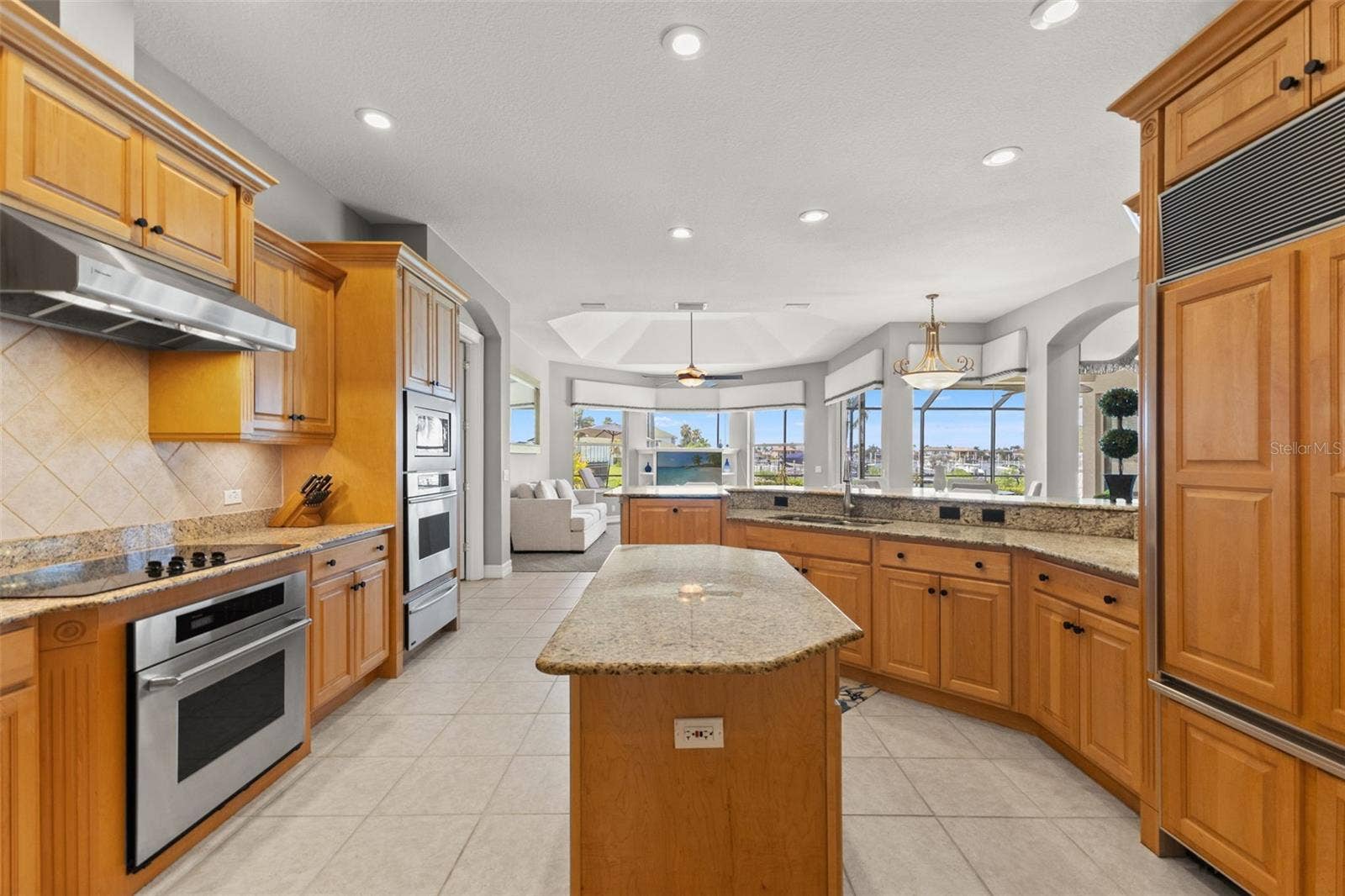 1105 3RD STREET E, Palmetto, FL 34221 Top of the line appliances