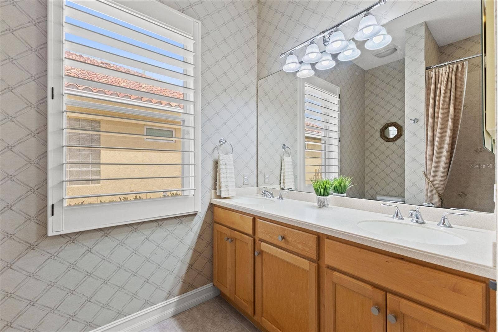 1105 3RD STREET E, Palmetto, FL 34221 Hall Bath