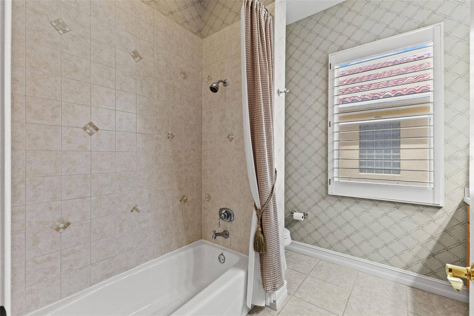 1105 3RD STREET E, Palmetto, FL 34221 Hall Bath Shower Tub Combo