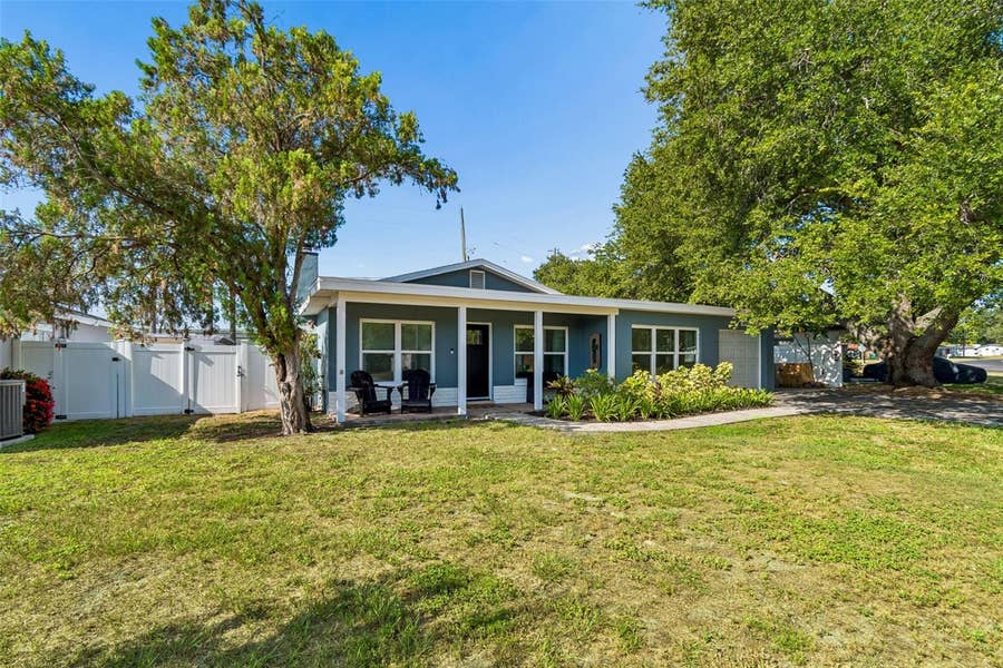 Property photo for 10748 VILLAGE GREEN AVE, Seminole, FL