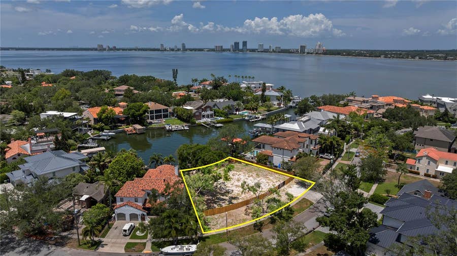 Property photo for 86 BAHAMA CIRCLE, Tampa, FL