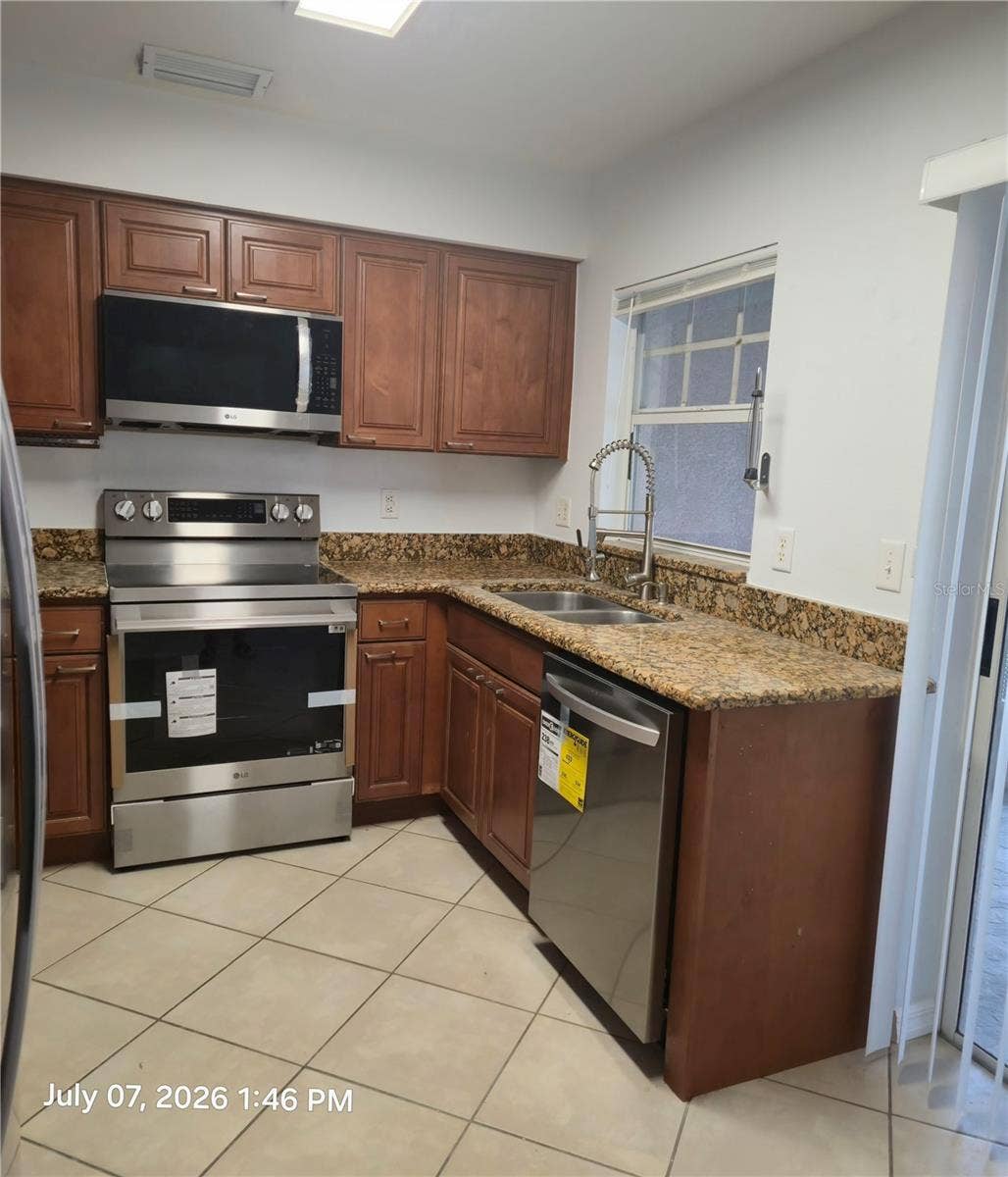734 KENSINGTON LAKE CIR, #BRANDON, Brandon, FL 33511 Kitchen