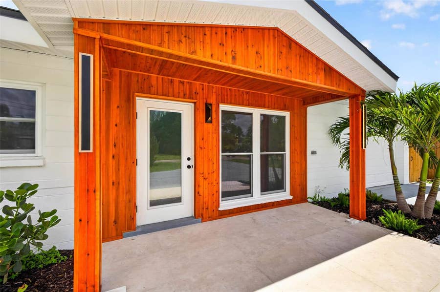 Property photo for 1524 CARSON CIRCLE NE, St Petersburg, FL