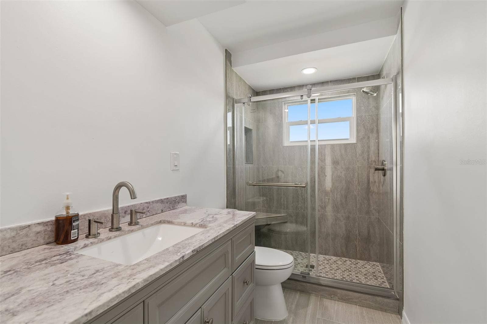 775 CAPRI BOULEVARD, Treasure Island, FL 33706 Upstairs guest bathroom