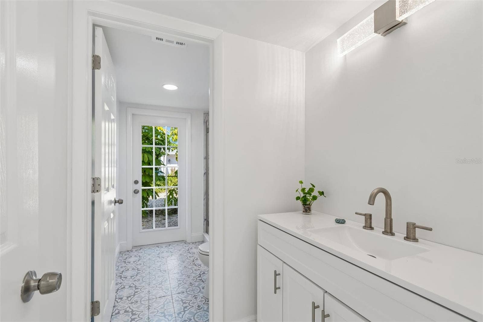 775 CAPRI BOULEVARD, Treasure Island, FL 33706 Ensuite bathroom with separate toilet and shower leading outside