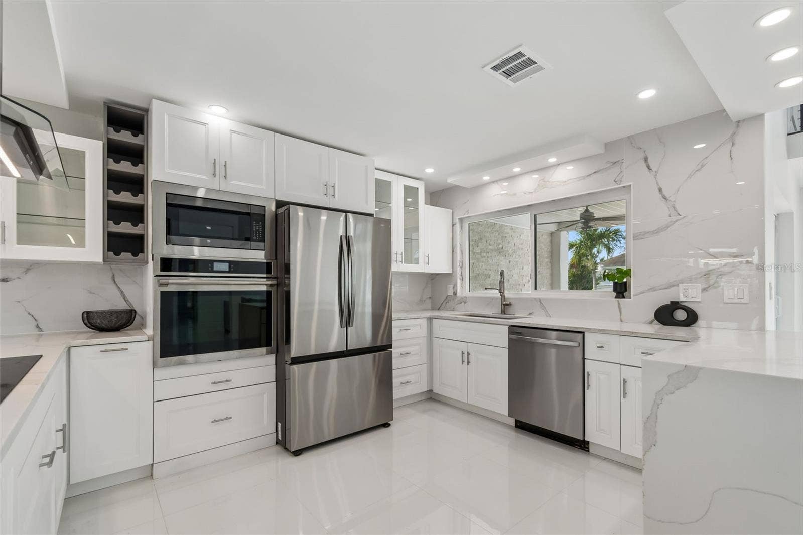 775 CAPRI BOULEVARD, Treasure Island, FL 33706 New appliances make this spacious kitchen a chef's dream